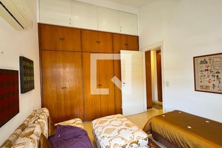 Casa de condomínio à venda com 317m², 3 quartos e 2 vagasQuarto 2
