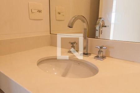 Apartamento à venda com 96m², 2 quartos e 3 vagas Apartamento à venda com 96m², 2 quartos e 3 vagasBanheiro da Suíte 2