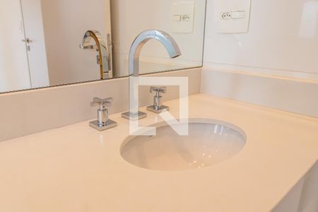 Apartamento à venda com 96m², 2 quartos e 3 vagas Apartamento à venda com 96m², 2 quartos e 3 vagasBanheiro da Suíte 1