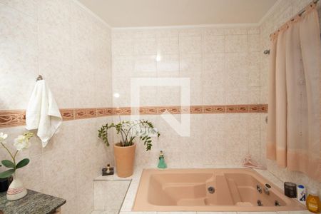 Casa à venda com 180m², 3 quartos e 4 vagas Casa à venda com 180m², 3 quartos e 4 vagasBanheiro da Suite