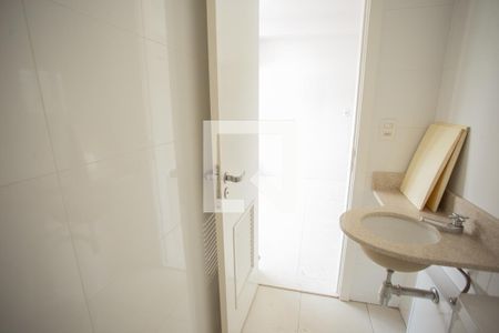 Apartamento à venda com 300m², 3 quartos e 5 vagas Apartamento à venda com 300m², 3 quartos e 5 vagasBanheiro