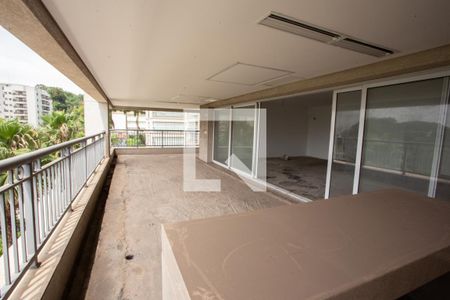 Apartamento à venda com 300m², 3 quartos e 5 vagas Apartamento à venda com 300m², 3 quartos e 5 vagasÁrea comum
