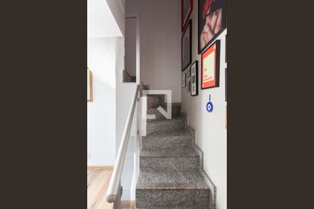 Apartamento à venda com 88m², 2 quartos e 2 vagasEscada