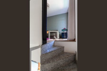 Apartamento à venda com 88m², 2 quartos e 2 vagasEscada