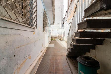 Casa à venda com 230m², 3 quartos e sem vaga Casa à venda com 230m², 3 quartos e sem vagaCorredor Lateral