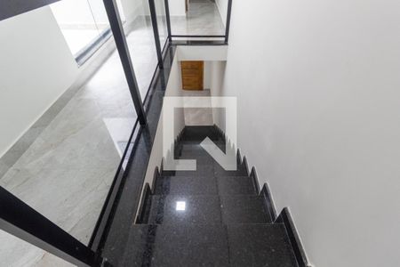 Casa à venda com 152m², 3 quartos e 2 vagas Casa à venda com 152m², 3 quartos e 2 vagasEscada