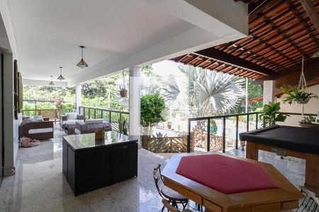 Casa à venda com 1500m², 4 quartos e 15 vagas Casa à venda com 1500m², 4 quartos e 15 vagasÁrea Gourmet