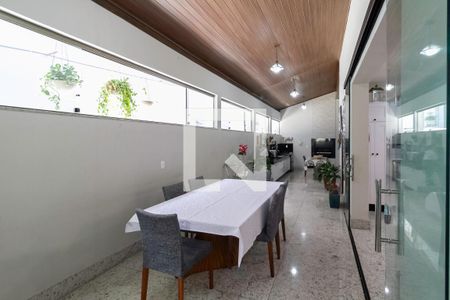 Casa à venda com 1500m², 4 quartos e 15 vagas Casa à venda com 1500m², 4 quartos e 15 vagasÁrea Gourmet