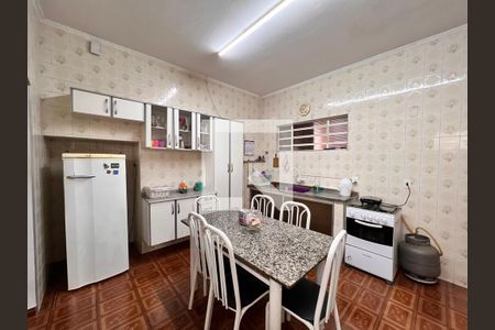 Casa à venda com 270m², 2 quartos e 4 vagas Casa à venda com 270m², 2 quartos e 4 vagasCozinha