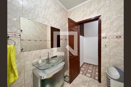 Casa à venda com 270m², 2 quartos e 4 vagas Casa à venda com 270m², 2 quartos e 4 vagasBanheiro