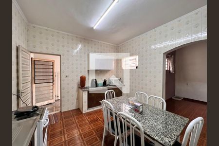 Casa à venda com 270m², 2 quartos e 4 vagas Casa à venda com 270m², 2 quartos e 4 vagasCozinha