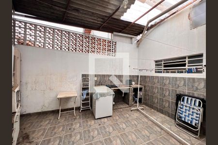 Casa à venda com 270m², 2 quartos e 4 vagas Casa à venda com 270m², 2 quartos e 4 vagasÁrea de Serviço