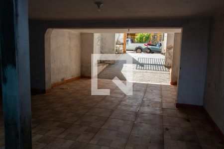 Casa à venda com 250m², 3 quartos e 3 vagas Casa à venda com 250m², 3 quartos e 3 vagasÁREA EXTERNA GARAGEM