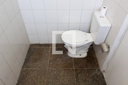 Casa à venda com 250m², 3 quartos e 3 vagas Casa à venda com 250m², 3 quartos e 3 vagasBANHEIRO DA ÁREA DE SERVIÇO