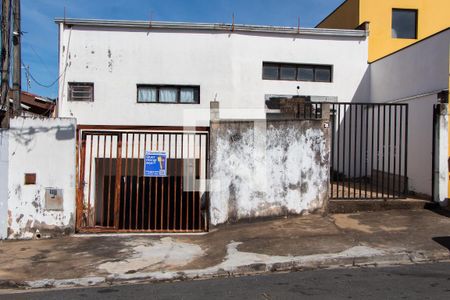 Casa à venda com 250m², 3 quartos e 3 vagas Casa à venda com 250m², 3 quartos e 3 vagasFACHADA