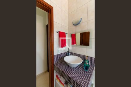Casa à venda com 150m², 3 quartos e 4 vagas Casa à venda com 150m², 3 quartos e 4 vagasBanheiro 2