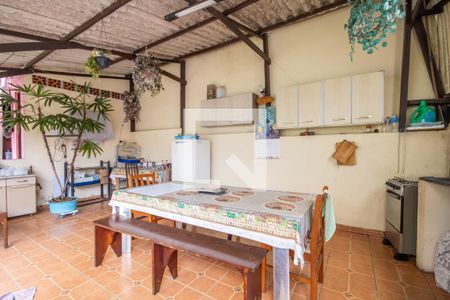 Casa à venda com 350m², 4 quartos e 1 vaga Casa à venda com 350m², 4 quartos e 1 vagaÁrea comum - Churrasqueira