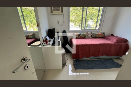 Apartamento à venda com 133m², 3 quartos e 2 vagas Apartamento à venda com 133m², 3 quartos e 2 vagasQuarto 1