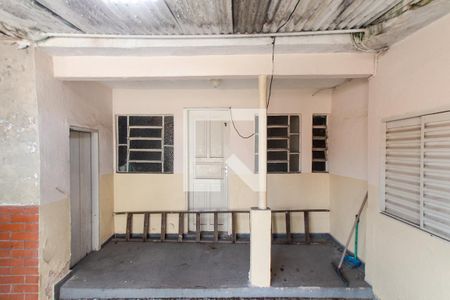 Casa à venda com 220m², 3 quartos e 2 vagas Casa à venda com 220m², 3 quartos e 2 vagasFundos