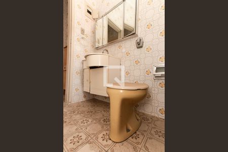 Casa à venda com 220m², 3 quartos e 2 vagas Casa à venda com 220m², 3 quartos e 2 vagasBanheiro