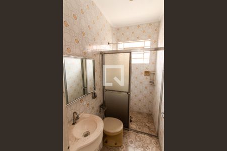 Casa à venda com 220m², 3 quartos e 2 vagas Casa à venda com 220m², 3 quartos e 2 vagasBanheiro