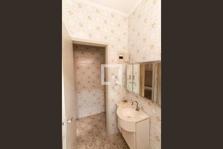 Casa à venda com 220m², 3 quartos e 2 vagas Casa à venda com 220m², 3 quartos e 2 vagasBanheiro