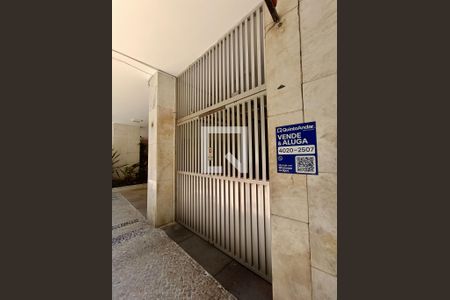 Apartamento para alugar com 181m², 3 quartos e 1 vaga Apartamento para alugar com 181m², 3 quartos e 1 vagaFachada com cartaz QA