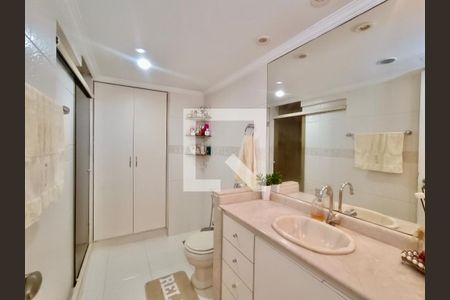 Apartamento para alugar com 181m², 3 quartos e 1 vaga Apartamento para alugar com 181m², 3 quartos e 1 vagaBanheiro social 2