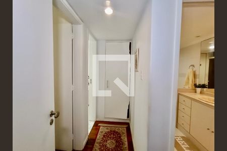 Apartamento para alugar com 181m², 3 quartos e 1 vaga Apartamento para alugar com 181m², 3 quartos e 1 vagaCorredor