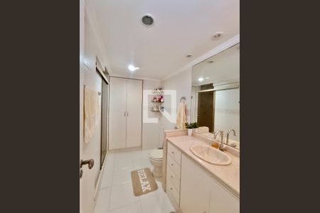 Apartamento para alugar com 181m², 3 quartos e 1 vaga Apartamento para alugar com 181m², 3 quartos e 1 vagaBanheiro social 2