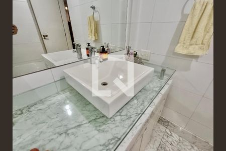 Apartamento para alugar com 181m², 3 quartos e 1 vaga Apartamento para alugar com 181m², 3 quartos e 1 vagaBanheiro social 1