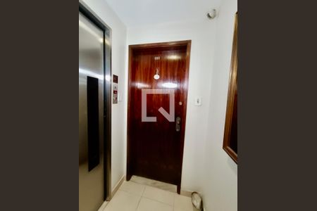 Apartamento para alugar com 181m², 3 quartos e 1 vaga Apartamento para alugar com 181m², 3 quartos e 1 vagaHall externo