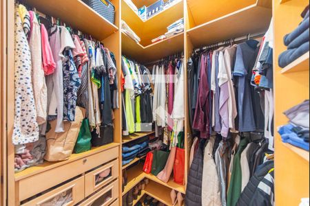 Casa à venda com 280m², 3 quartos e 3 vagas Casa à venda com 280m², 3 quartos e 3 vagasCloset do Quarto 1