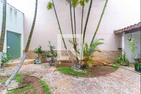 Casa à venda com 280m², 3 quartos e 3 vagas Casa à venda com 280m², 3 quartos e 3 vagasJardim