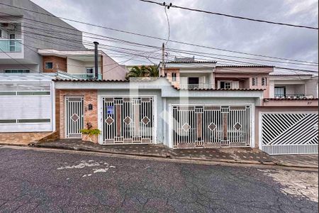 Casa à venda com 280m², 3 quartos e 3 vagas Casa à venda com 280m², 3 quartos e 3 vagasFachada