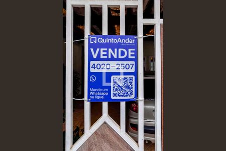 Casa à venda com 280m², 3 quartos e 3 vagas Casa à venda com 280m², 3 quartos e 3 vagasPlaca Banner Instalada na Fachada