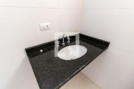 Casa à venda com 100m², 3 quartos e 2 vagas Casa à venda com 100m², 3 quartos e 2 vagasBanheiro da Suíte