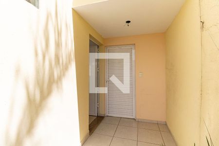 Casa à venda com 100m², 3 quartos e 2 vagas Casa à venda com 100m², 3 quartos e 2 vagasEntrada