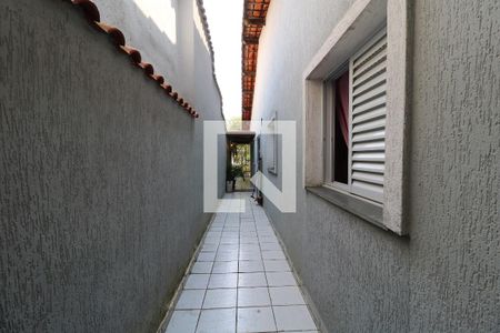 Casa à venda com 200m², 4 quartos e 4 vagasCorredor externo