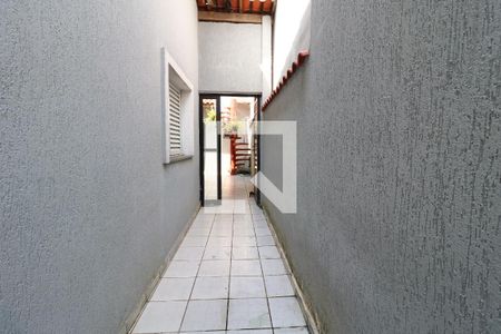 Casa à venda com 200m², 4 quartos e 4 vagasCorredor externo