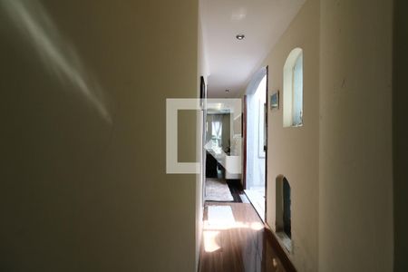 Casa à venda com 200m², 4 quartos e 4 vagasCorredor Interno