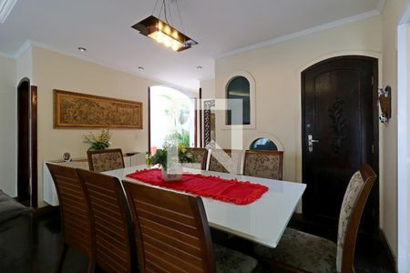 Casa à venda com 200m², 4 quartos e 4 vagasSala de Estar