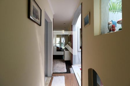 Casa à venda com 200m², 4 quartos e 4 vagasCorredor Interno