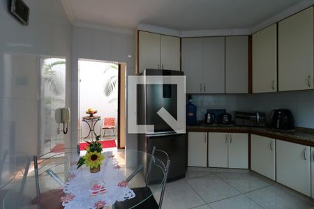 Casa à venda com 200m², 4 quartos e 4 vagasCozinha