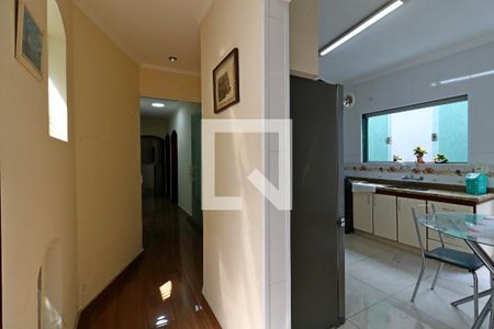 Casa à venda com 200m², 4 quartos e 4 vagasCorredor Interno