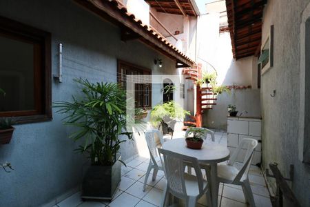 Casa à venda com 200m², 4 quartos e 4 vagasQuintal