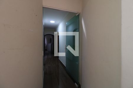 Casa à venda com 200m², 4 quartos e 4 vagasCorredor Interno