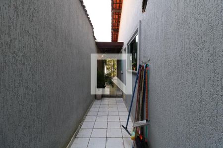Casa à venda com 200m², 4 quartos e 4 vagasCorredor externo