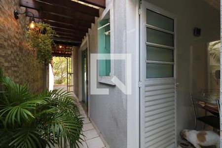 Casa à venda com 200m², 4 quartos e 4 vagasCorredor externo