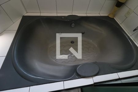 Casa à venda com 200m², 4 quartos e 4 vagasBanheiro Social - Banheira